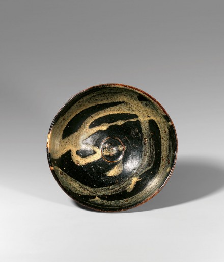 A JIZHOU SLIP-DECORATED BOWL