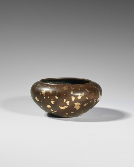 A GOLD-SPLASHED BRONZE ‘ALMS BOWL’ CENSER