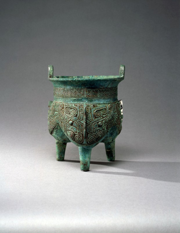 A BRONZE TRIPOD RITUAL VESSEL (LI)