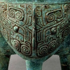 A BRONZE TRIPOD RITUAL VESSEL (LI)