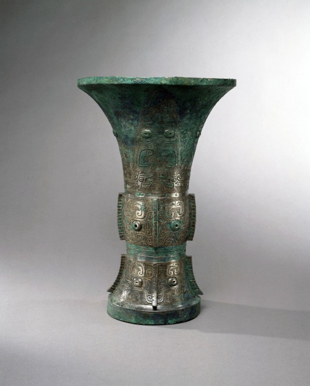 A BRONZE RITUAL VESSEL (ZUN)