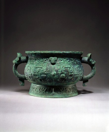 A MASSIVE BRONZE RITUAL FOOD VESSEL (GUI)