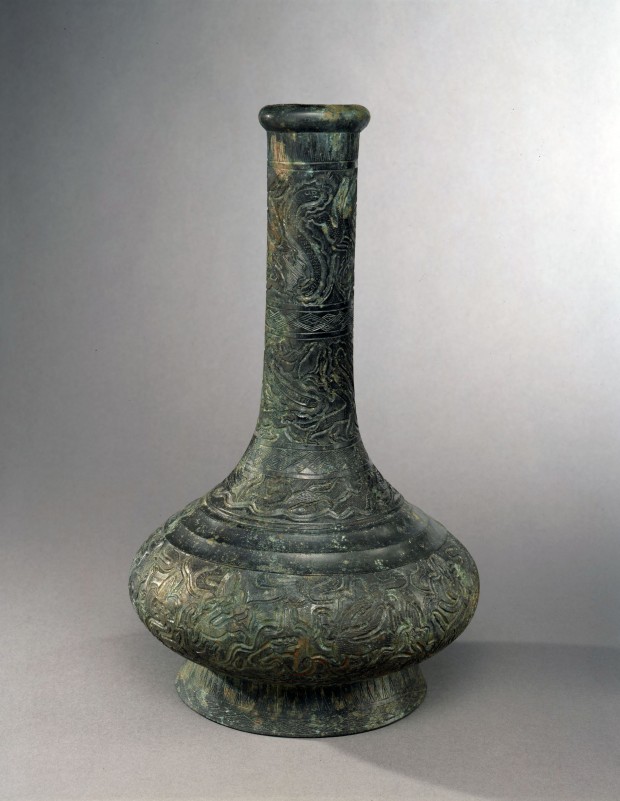 A BRONZE VASE WITH ENGRAVED DECORATION