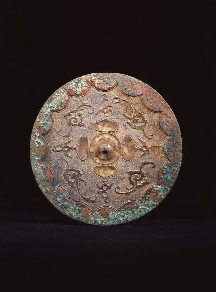 A BRONZE ‘DRAGON AND PHOENIX’ MIRROR