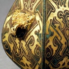 A MINIATURE GOLD-INLAID BRONZE VASE (FANGHU)