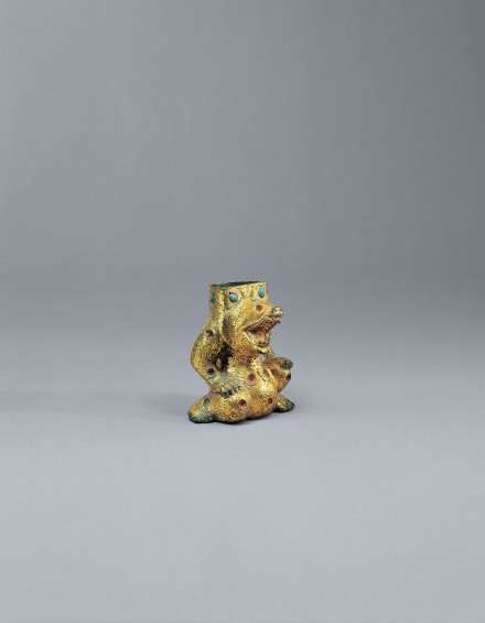 AN INLAID GILT BRONZE BEAR