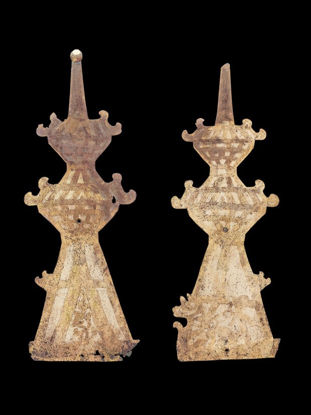 A PAIR OF GILT BRONZE TOWER-FORM PLAQUES (QUE)