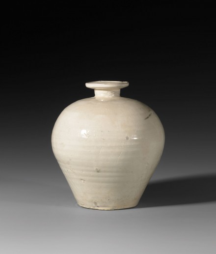 A WHITE CIZHOU POTTERY MEIPING