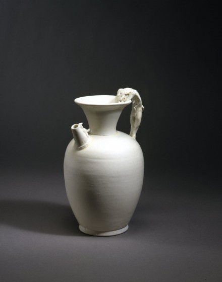 AN EARLY WHITE PORCELAIN EWER