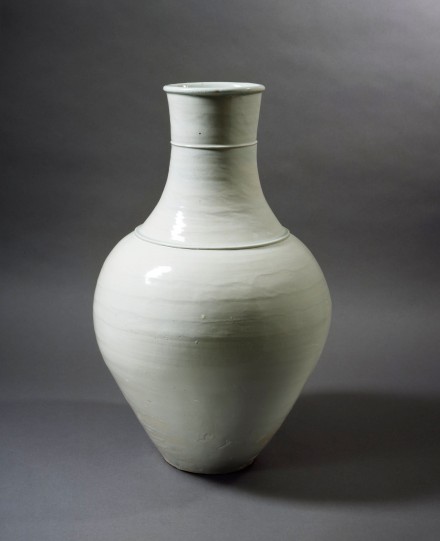 A MASSIVE WHITE PORCELAIN LONG-NECKED VASE