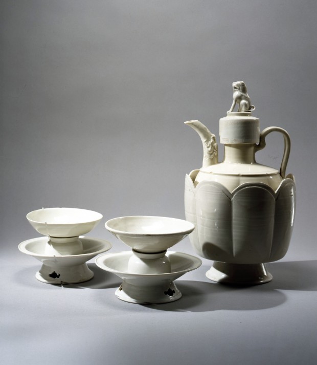 A WHITE PORCELAIN EWER AND COVER WITH WARMING BASIN, CUPS AND CUPSTANDS