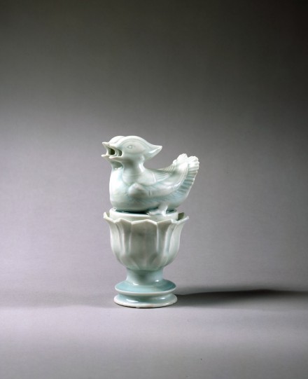 A YINGQING PORCELAIN ‘MANDARIN DUCKS’ INCENSE BURNER