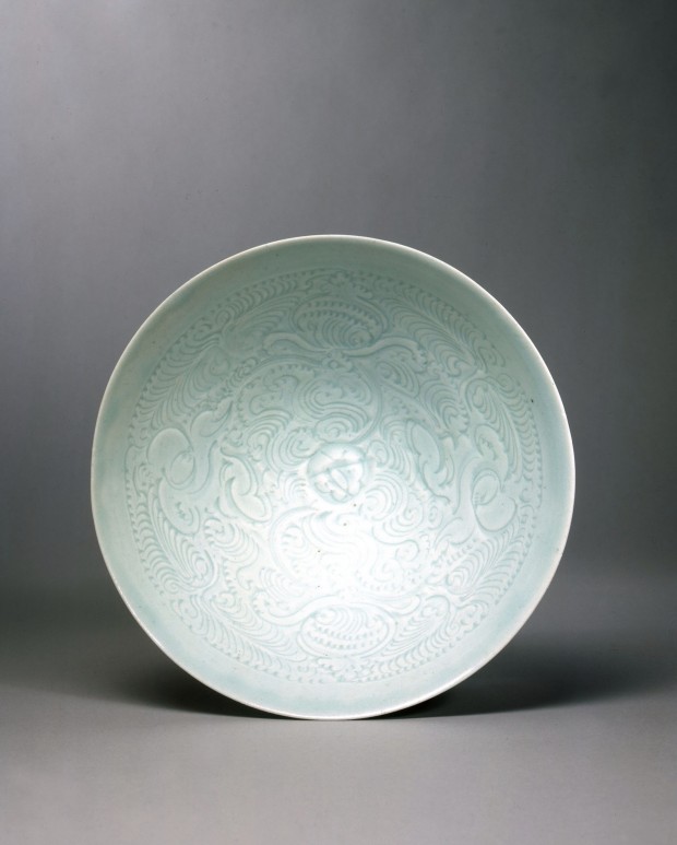 A CARVED YINGQING  PORCELAIN ‘BOYS AND FLOWERS’ BOWL