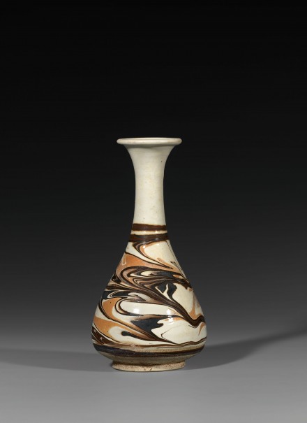 A YUHUCHUN PING VASE WITH ‘MARBLED’ GLAZE