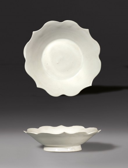 A QUATREFOIL DISH WITH BARBED RIM