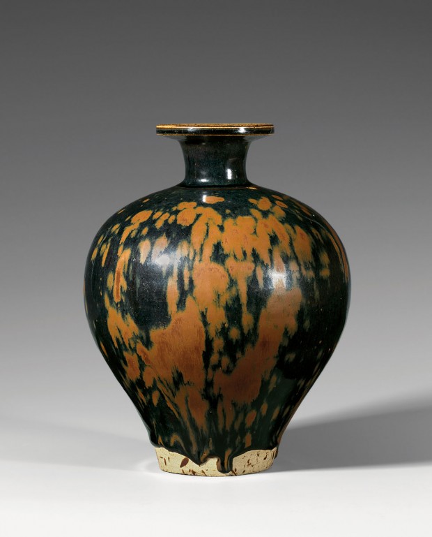 A RUST-SPLASHED BLACK-GLAZED OVOID BOTTLE-VASE