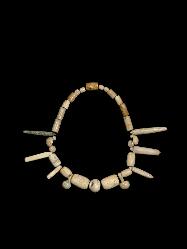 A NECKLACE OF NEOLITHIC JADE BEADS