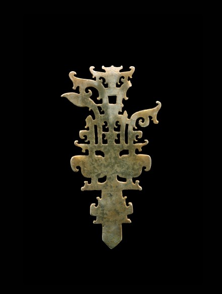 A NEOLITHIC OPENWORK JADE PLAQUE