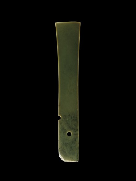 A GREEN JADE CEREMONIAL BLADE (GUI)