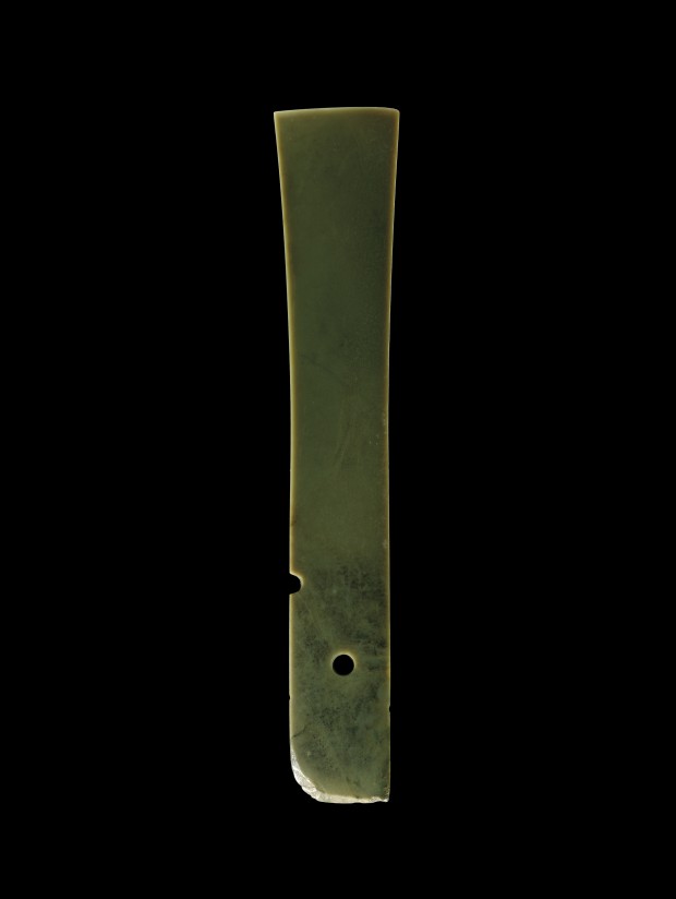 A GREEN JADE CEREMONIAL BLADE (GUI)