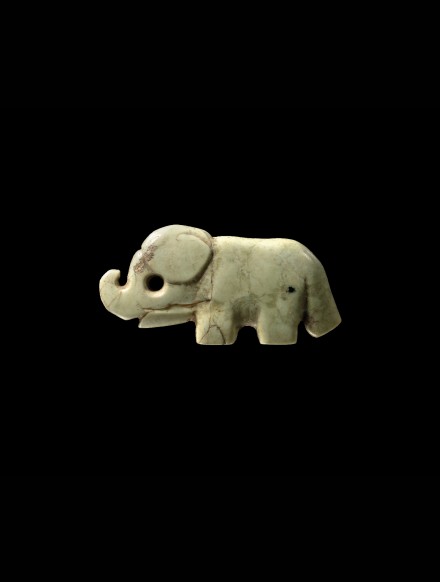 A JADE FIGURE OF AN ELEPHANT