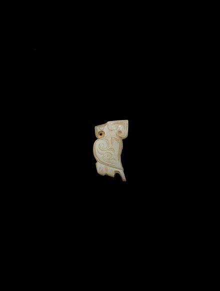 A SMALL WHITE JADE OWL FORM PENDANT