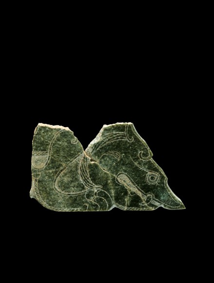 AN INCISED GREEN JADE DRAGON HEAD PLAQUE FRAGMENT