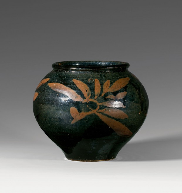 A RUSSET-PAINTED BLACK-GLAZED JAR