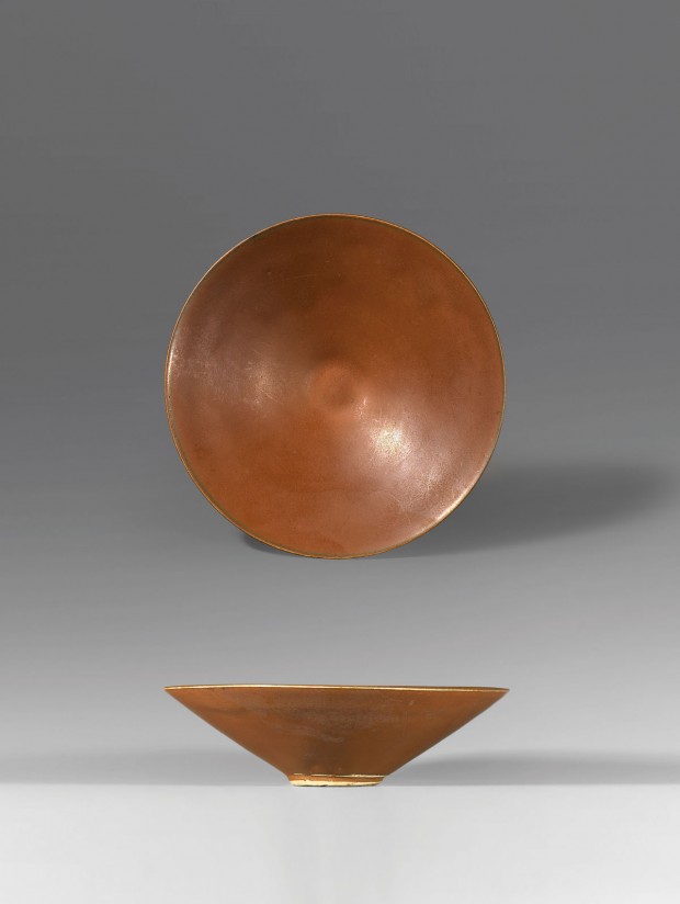 A PERSIMMON-BROWN-GLAZED CONICAL TEA BOWL