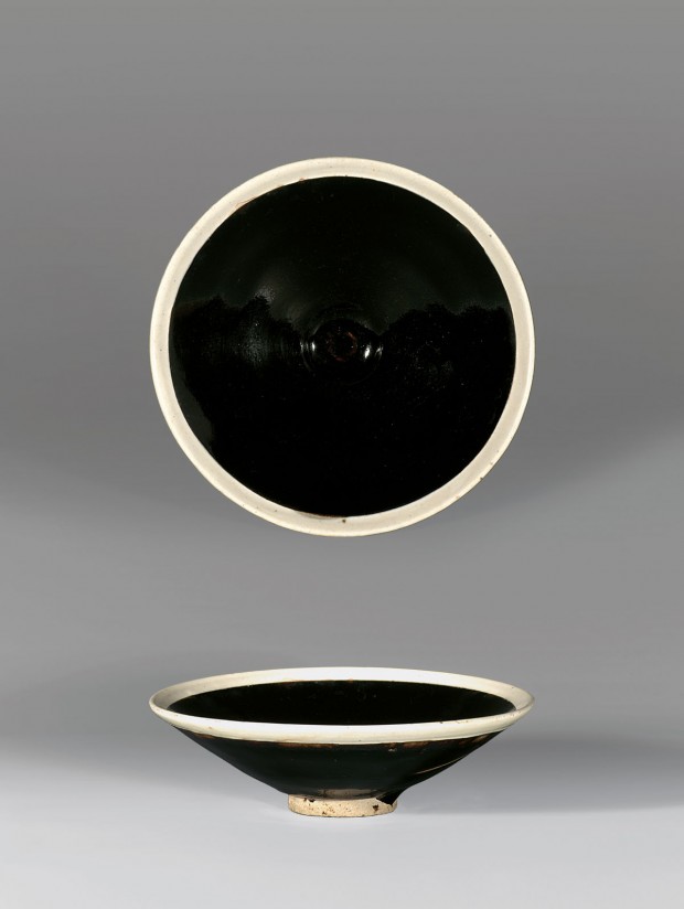 A BLACK-GLAZED CONICAL BOWL WITH WHITE RIM