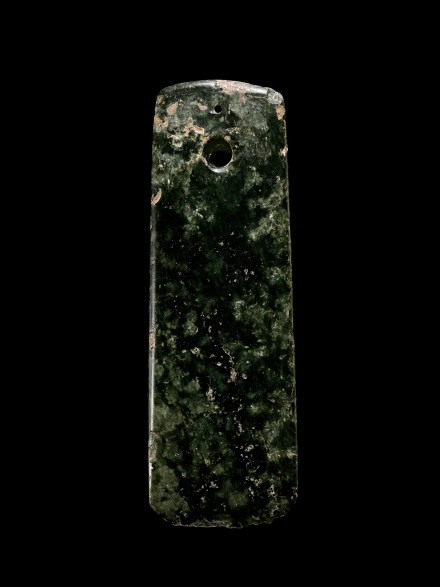 A NEOLITHIC JADE CEREMONIAL AXE (CHAN)