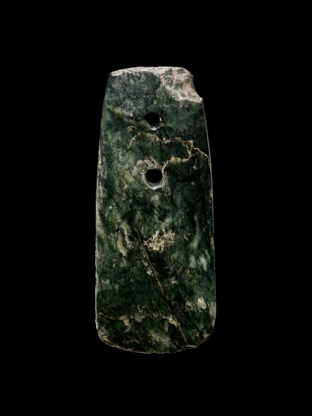 A NEOLITHIC JADE CEREMONIAL AXE (CHAN)