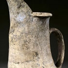 A NEOLITHIC WHITE POTTERY TRIPOD EWER (GUI)