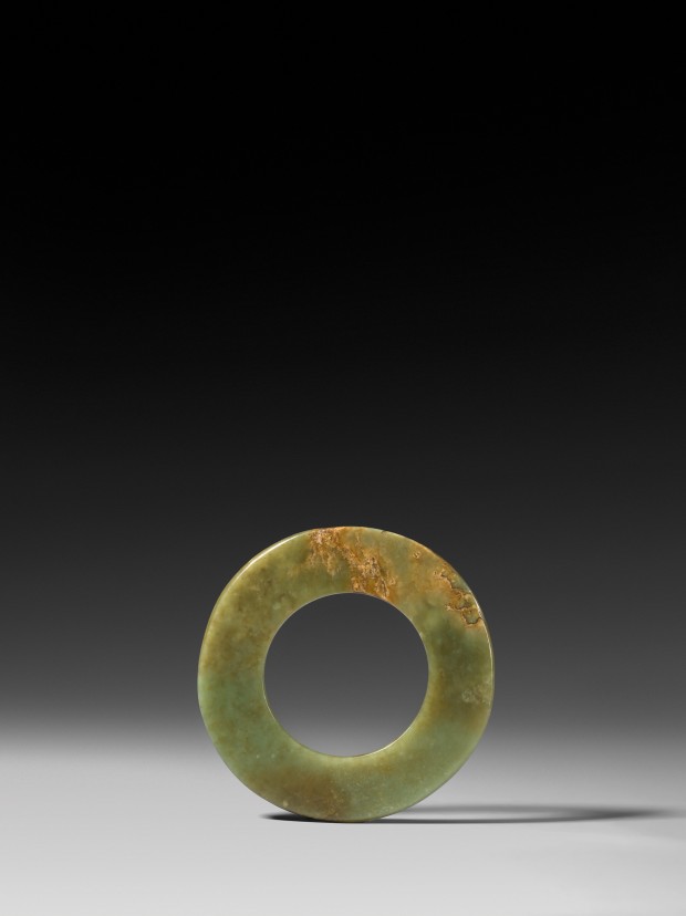 A NEOLITHIC JADE RING (HUAN)