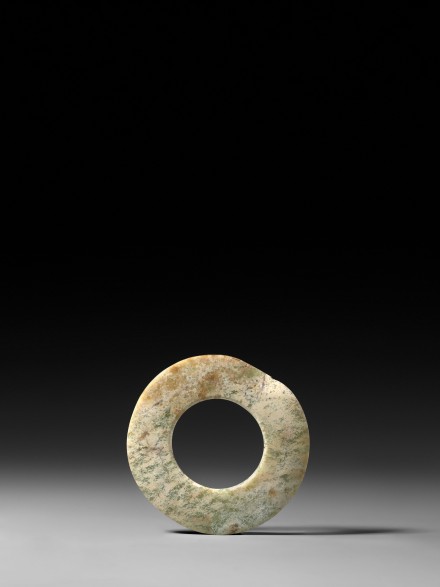 A NEOLITHIC JADE RING (HUAN)