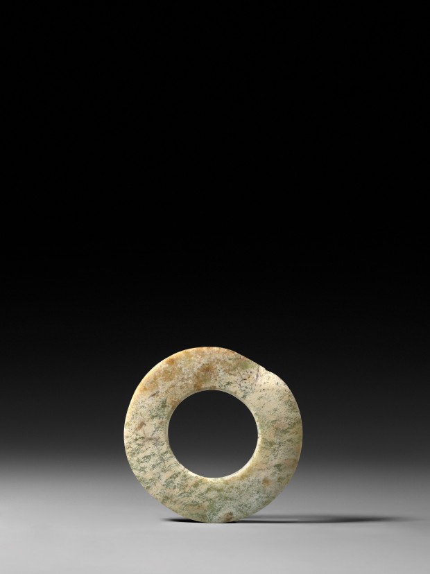 A NEOLITHIC JADE RING (HUAN)