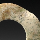 A NEOLITHIC JADE RING (HUAN)