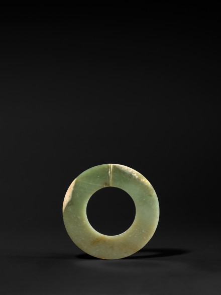 A NEOLITHIC JADE SLIT RING (JUE)