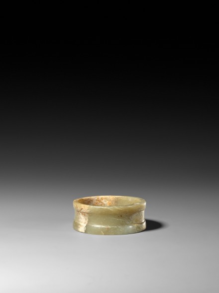 A NEOLITHIC JADE BRACELET (ZHUO)