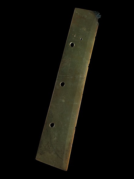 A LARGE NEOLITHIC JADE CEREMONIAL BLADE (DAO)
