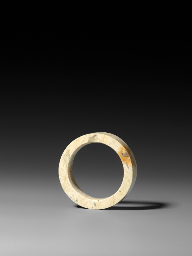 A NEOLITHIC JADE BRACELET (ZHUO)