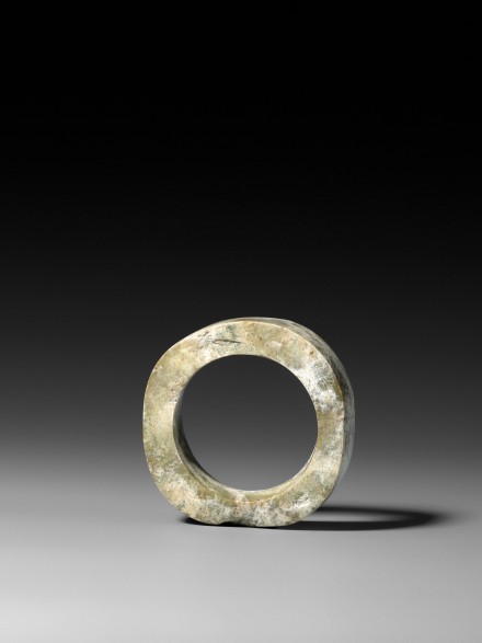 A NEOLITHIC JADE BRACELET (ZHUO)