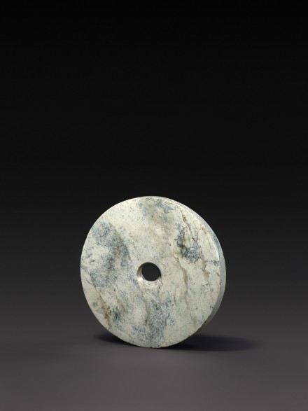 A NEOLITHIC CLOUDY GRAY-GREEN JADE DISC (BI)