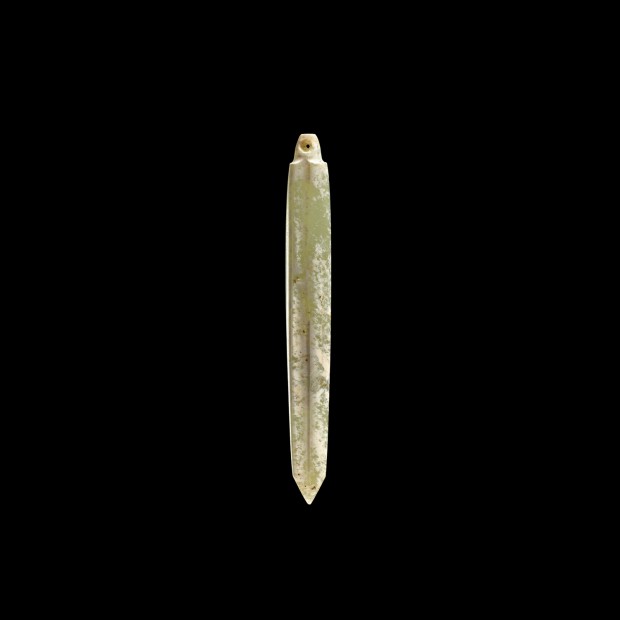 A NEOLITHIC JADE AWL SHAPE PENDANT