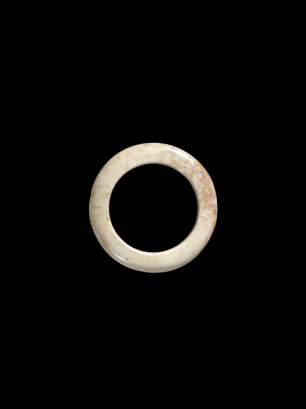 A NEOLITHIC JADE BRACELET (ZHUO)