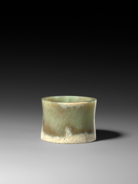 A NEOLITHIC JADE BRACELET (ZHUO)