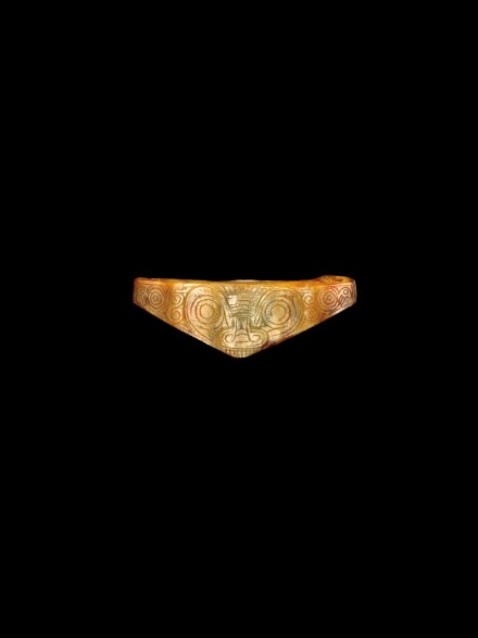 A NEOLITHIC JADE CHEVRON SHAPE ORNAMENT