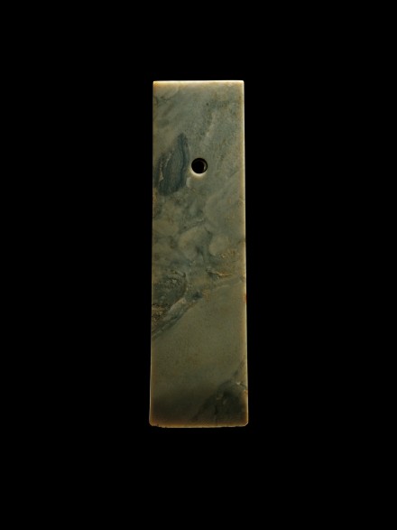 A NEOLITHIC JADE CEREMONIAL BLADE (CHAN)