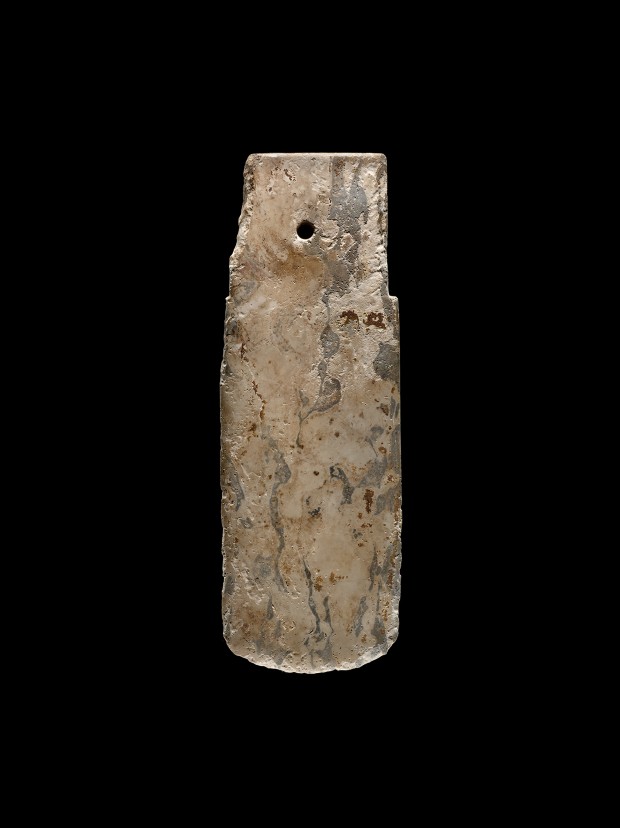 AN ARCHAIC STONE CEREMONIAL BLADE (CHAN)