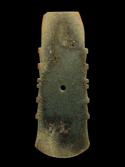A LARGE ARCHAIC JADE CEREMONIAL AXE (CHAN)